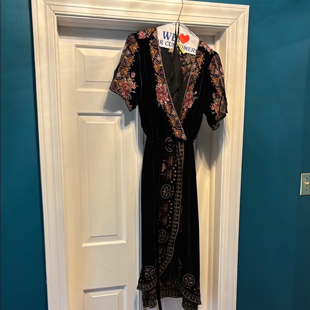 Elegant Black kimono velvet Johnny Was Dress